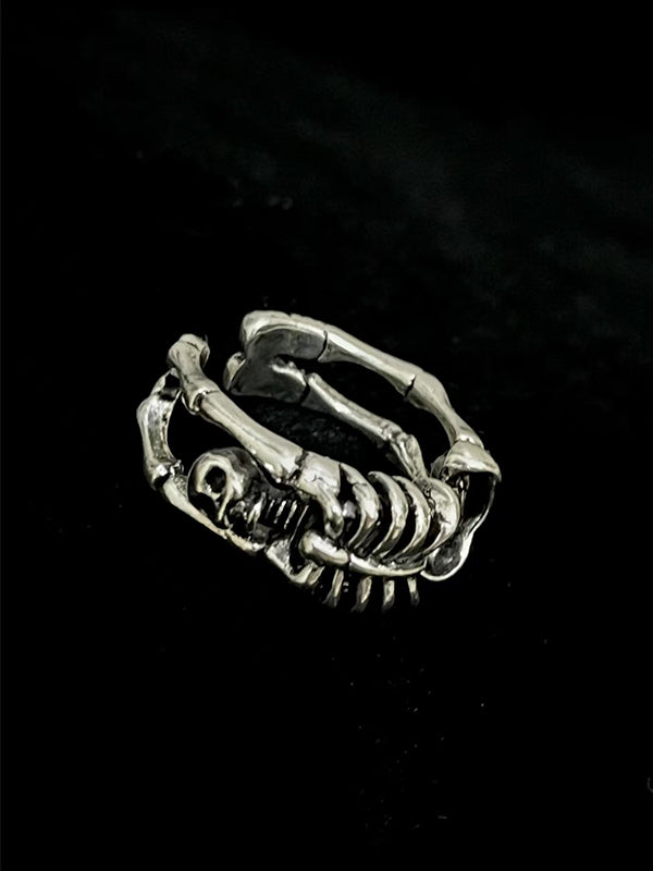 Y2K skull rings for women with oxidized steel and crystal-encrusted skull details