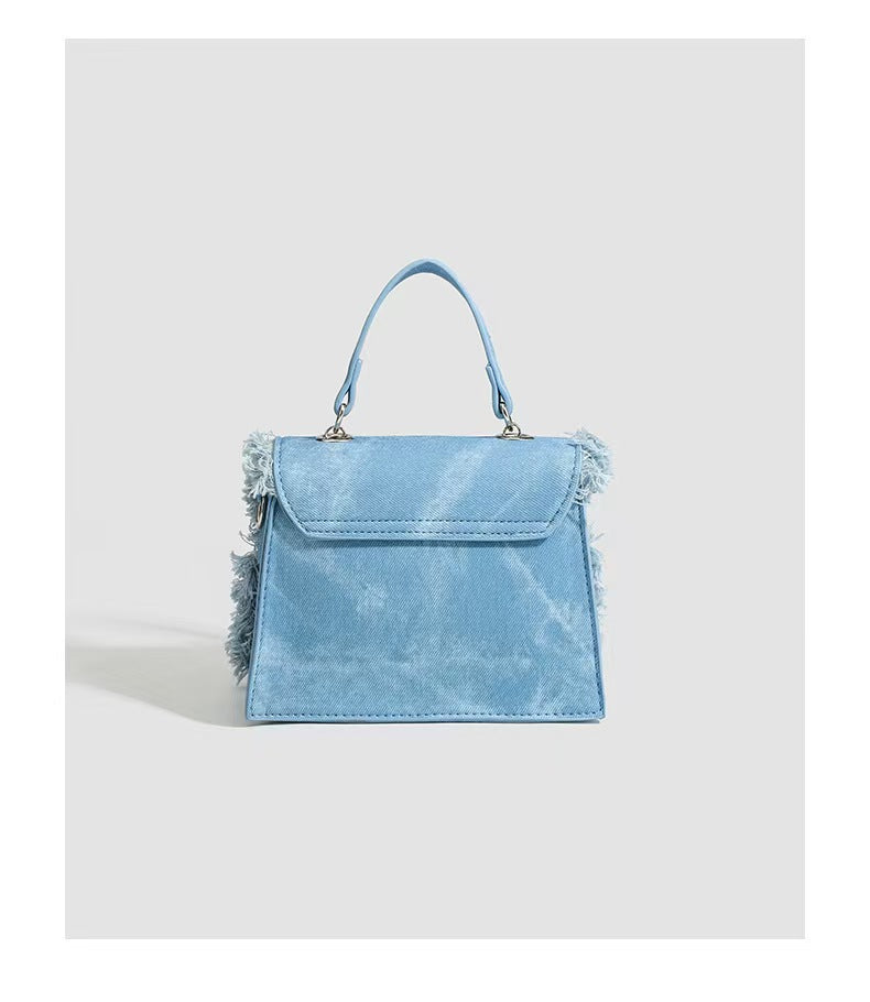 Sac à bandoulière à pompons bleu Y2K 